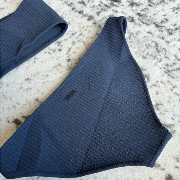 Navy Triangl Strapless Bandeau Bikini Set - Picture 4 of 4